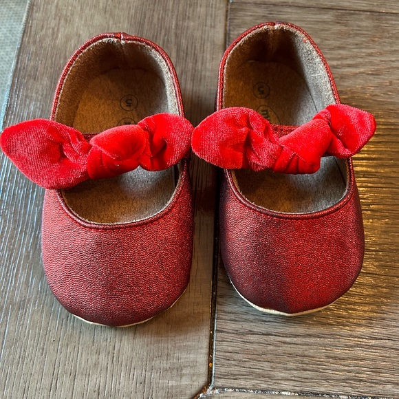 Glittery Red Non-Slip Shoes- Baby Size 5 - Picture 2 of 8